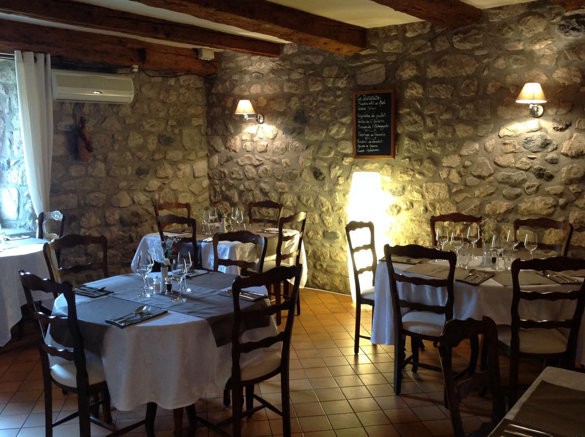 L'Auberge De Montpezat Exteriör bild