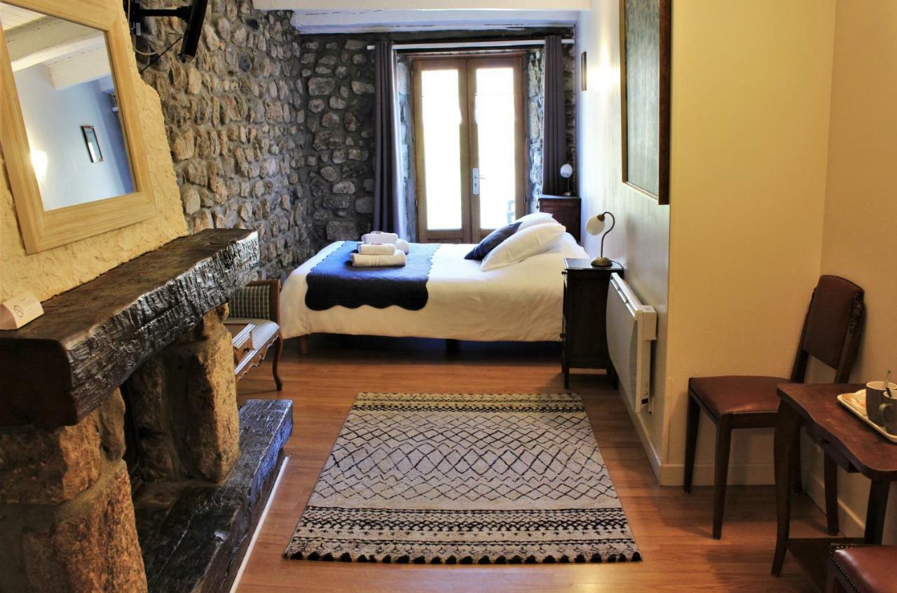 L'Auberge De Montpezat Exteriör bild